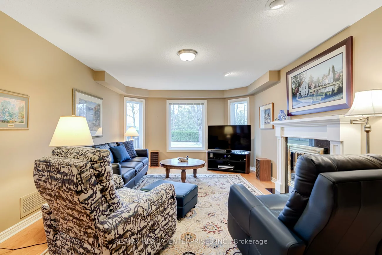 2439, Deer Run, 1014 - QE Queen Elizabeth, Oakville