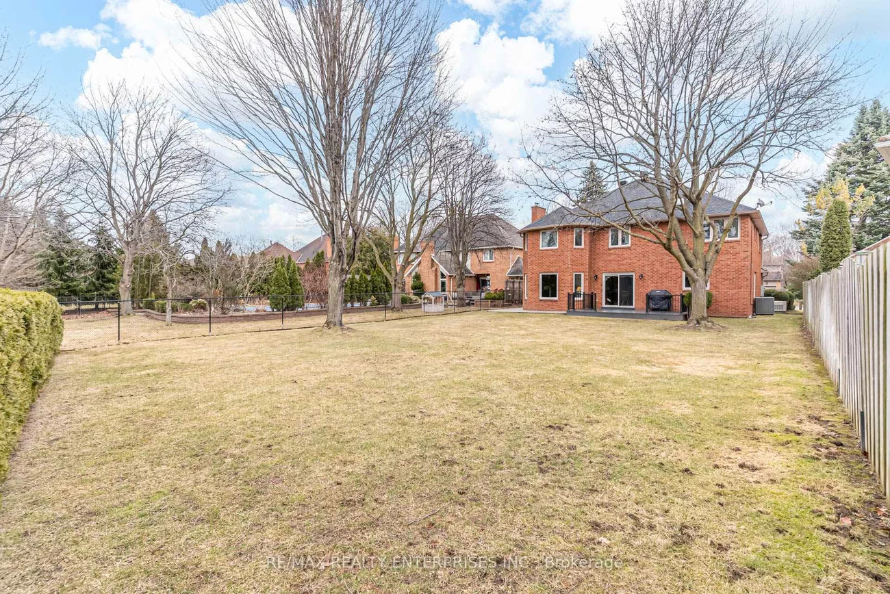 2439, Deer Run, 1014 - QE Queen Elizabeth, Oakville