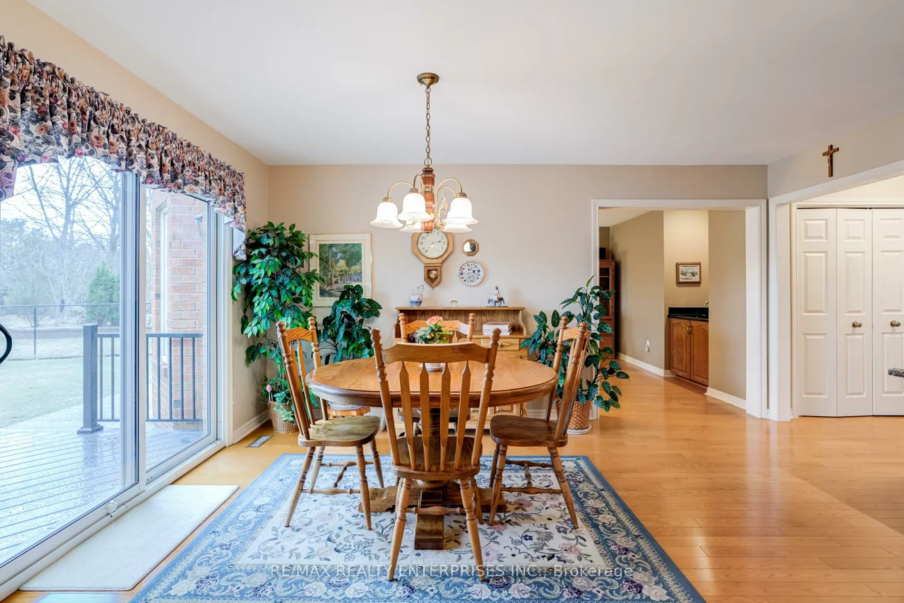 2439, Deer Run, 1014 - QE Queen Elizabeth, Oakville