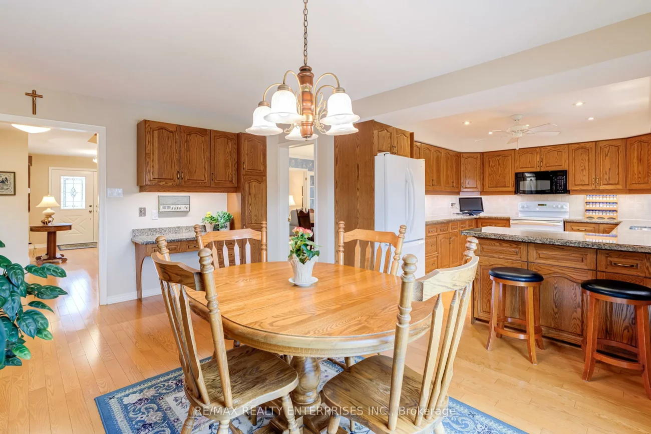 2439, Deer Run, 1014 - QE Queen Elizabeth, Oakville