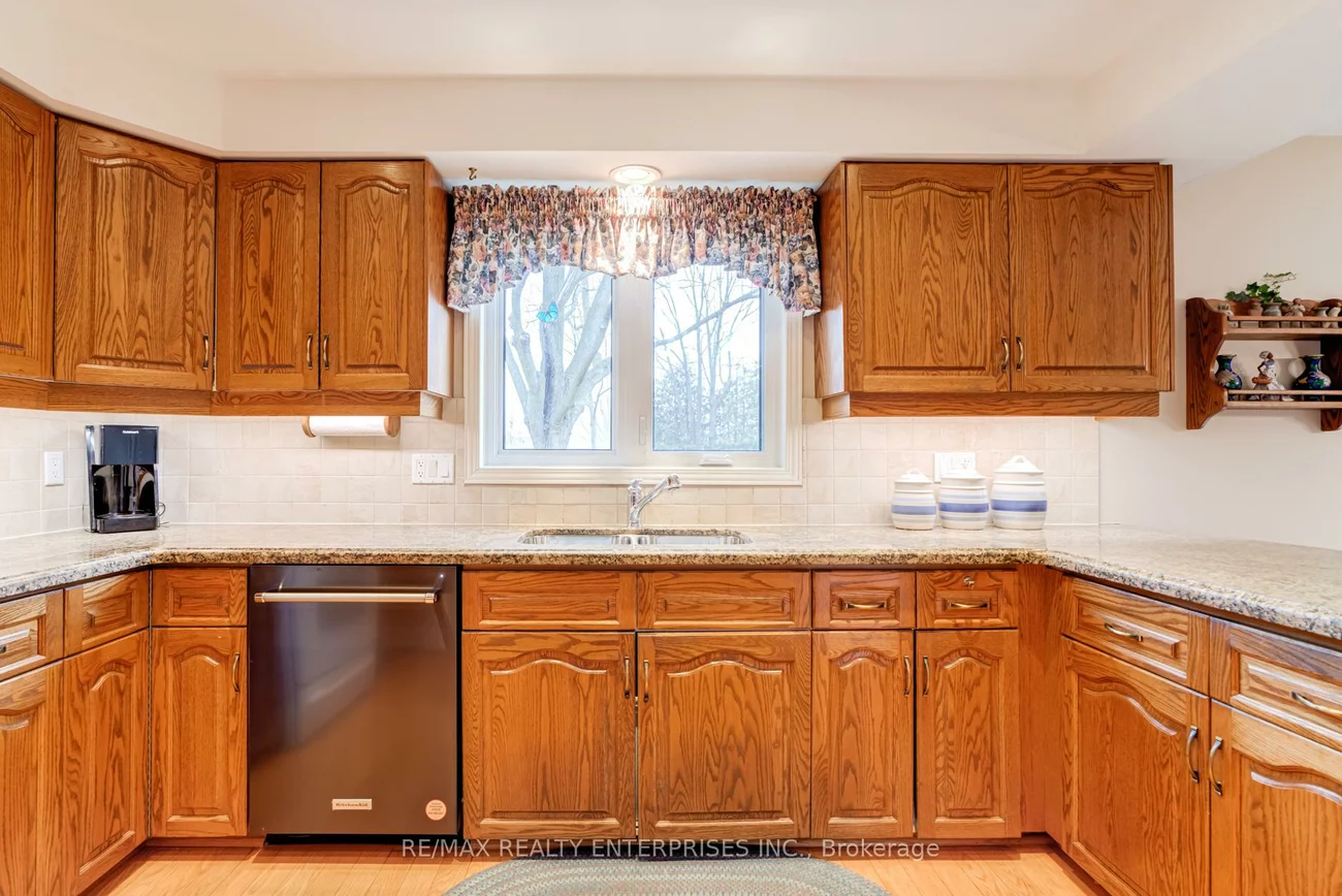 2439, Deer Run, 1014 - QE Queen Elizabeth, Oakville