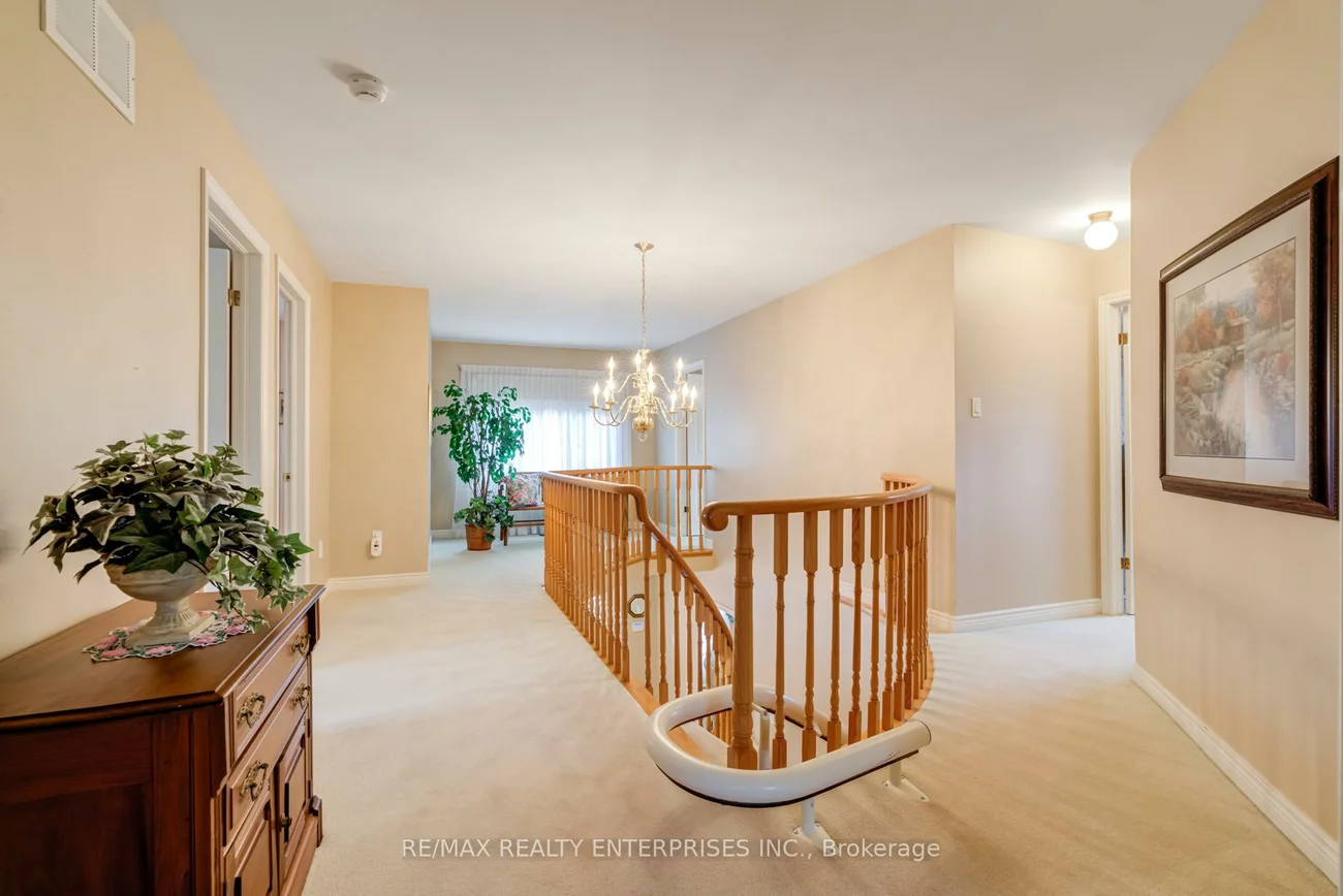 2439, Deer Run, 1014 - QE Queen Elizabeth, Oakville