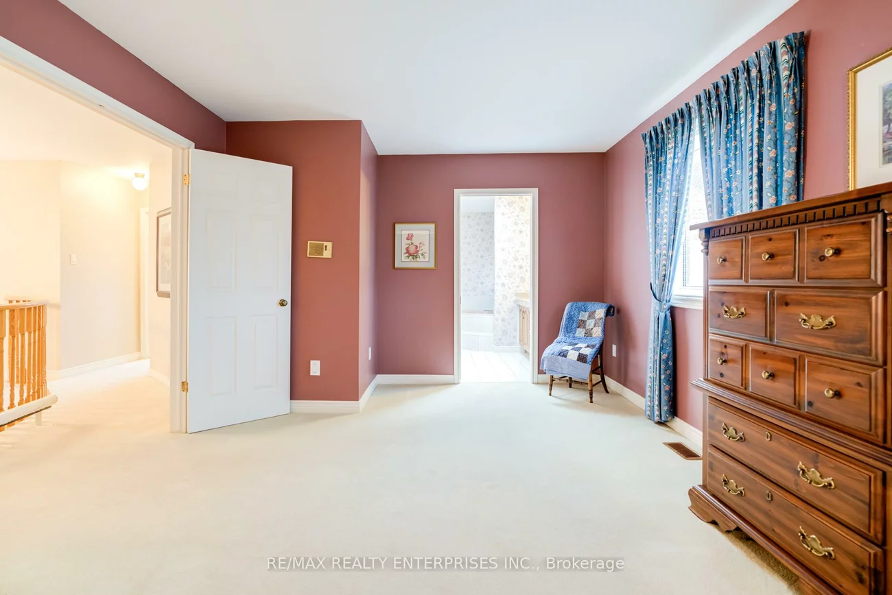 2439, Deer Run, 1014 - QE Queen Elizabeth, Oakville