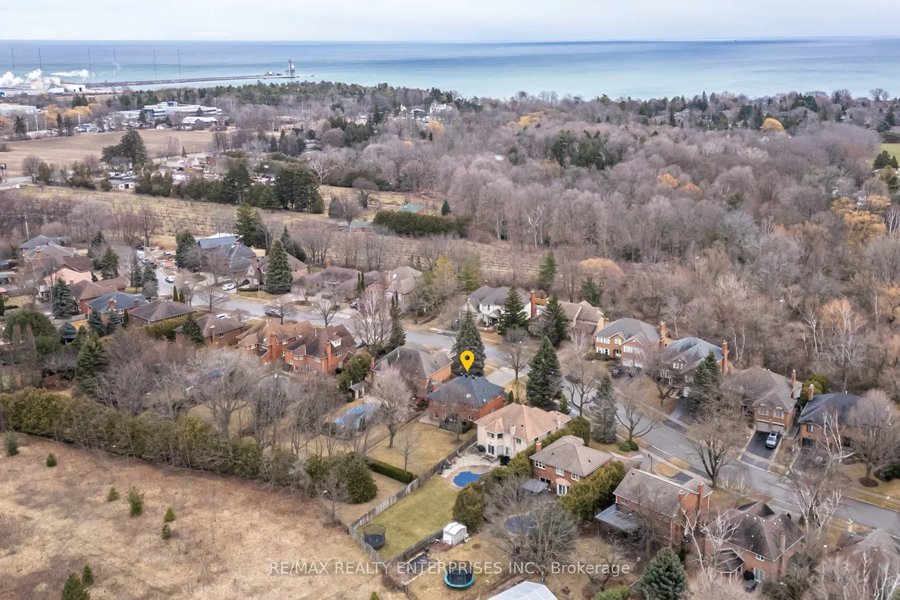 2439, Deer Run, 1014 - QE Queen Elizabeth, Oakville