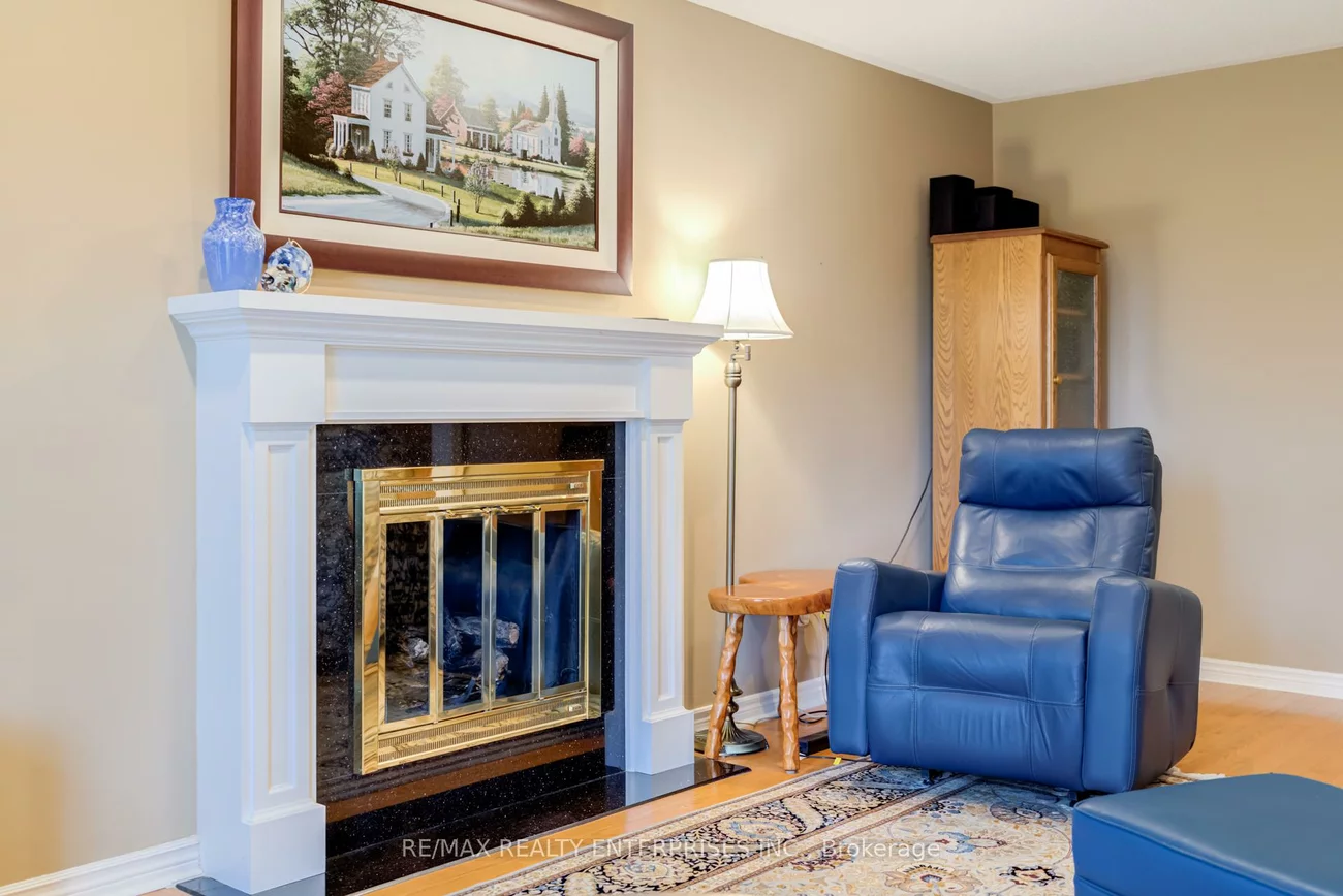 2439, Deer Run, 1014 - QE Queen Elizabeth, Oakville