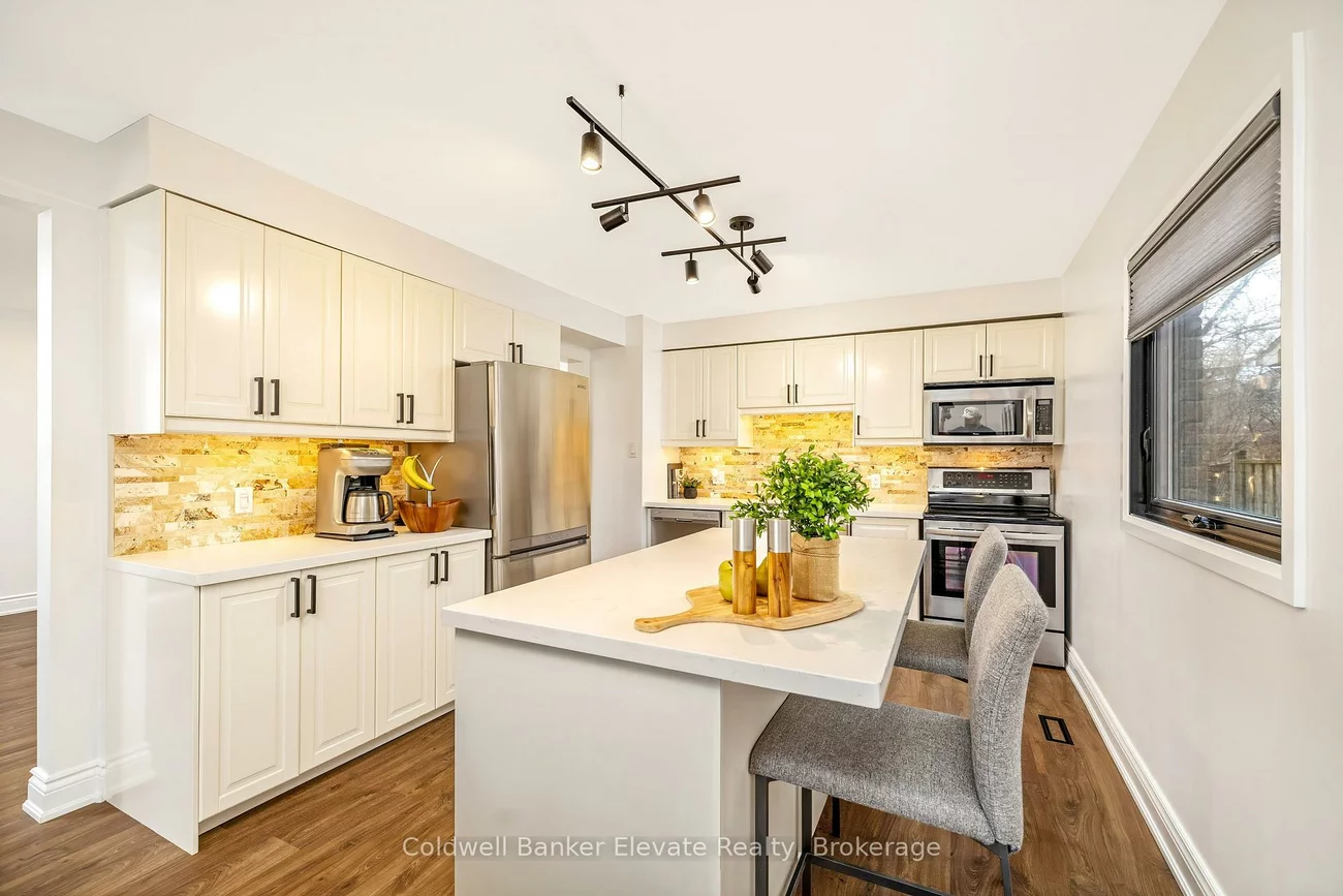 3017, Silverthorn, 1001 - BR Bronte, Oakville