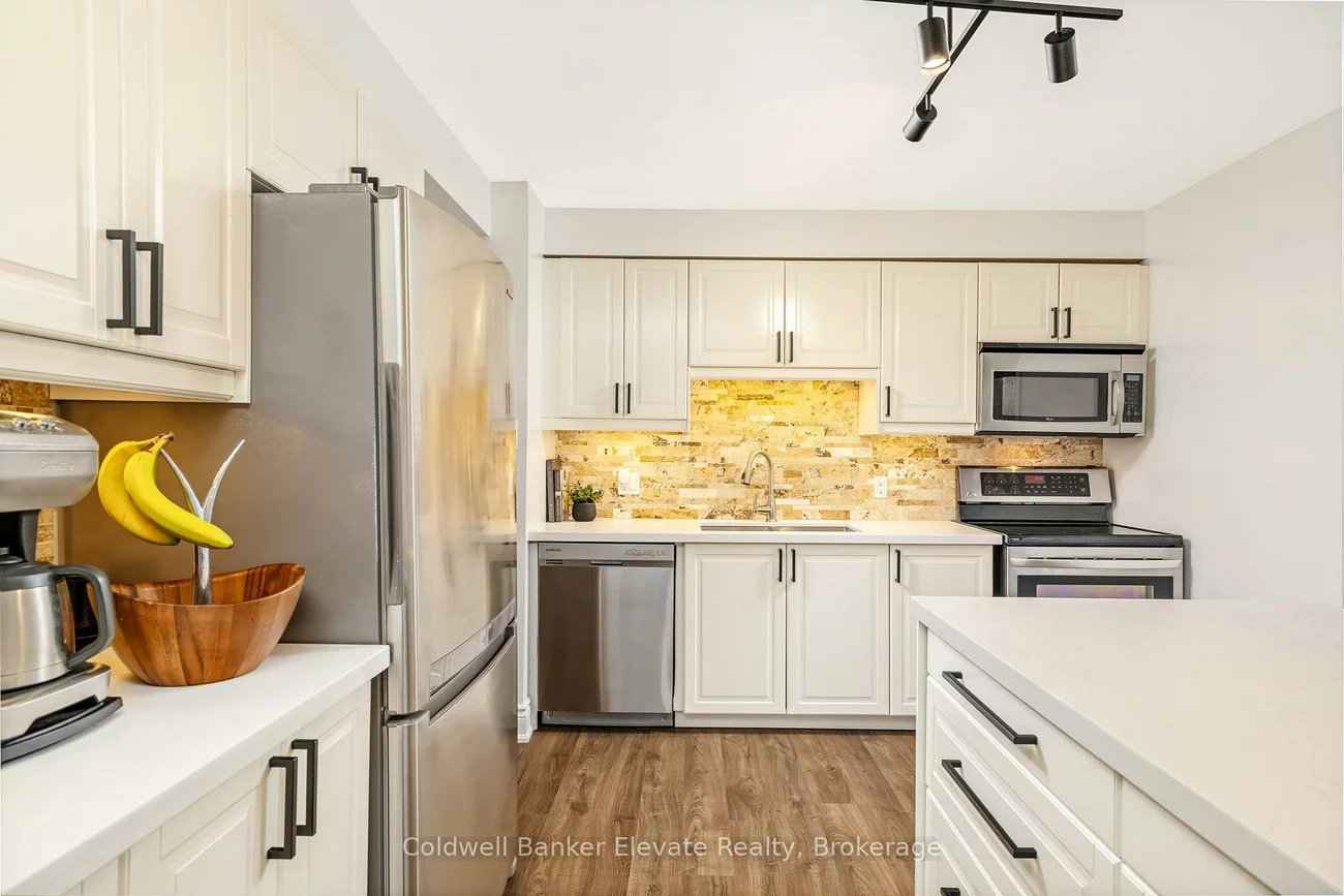 3017, Silverthorn, 1001 - BR Bronte, Oakville