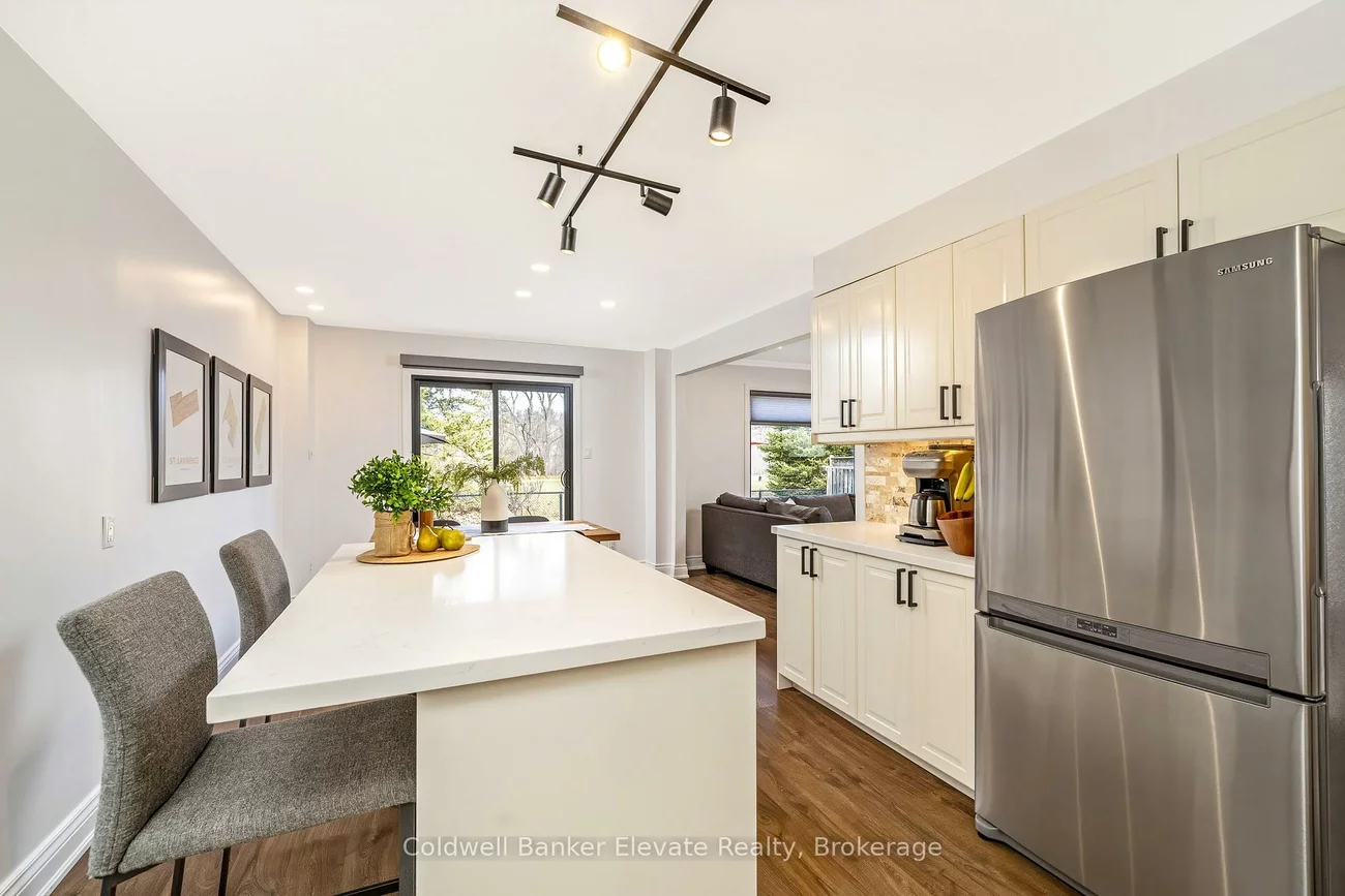 3017, Silverthorn, 1001 - BR Bronte, Oakville