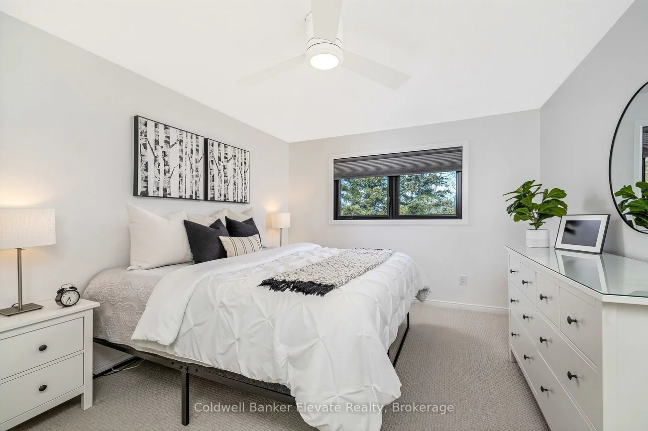 3017, Silverthorn, 1001 - BR Bronte, Oakville