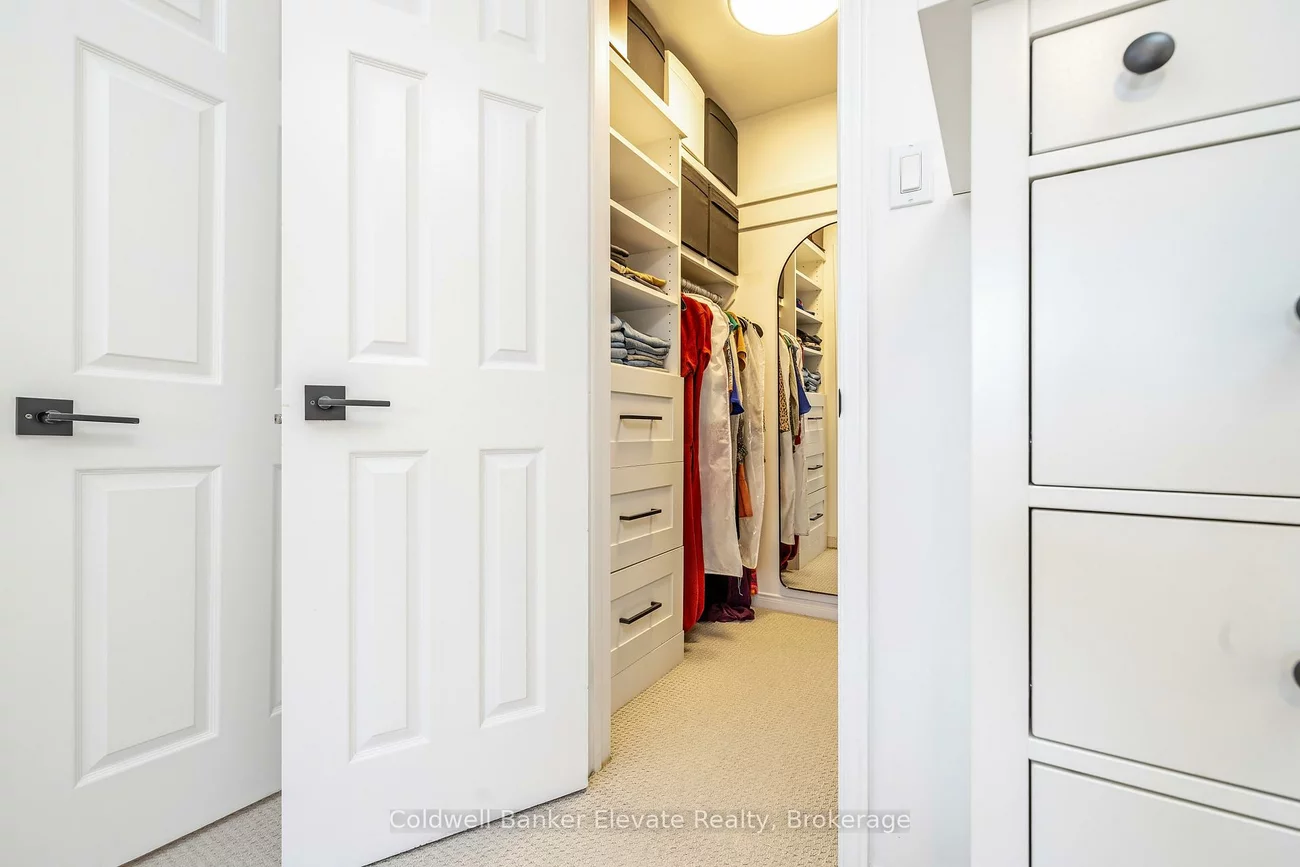 3017, Silverthorn, 1001 - BR Bronte, Oakville