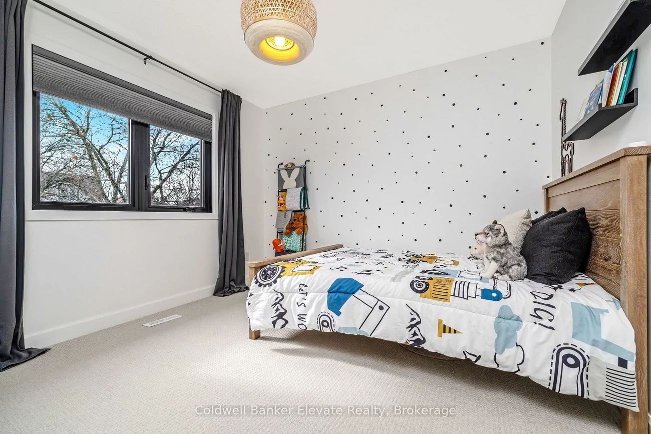 3017, Silverthorn, 1001 - BR Bronte, Oakville