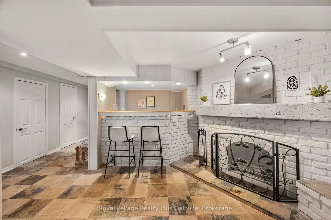 2386, Rebecca, 1001 - BR Bronte, Oakville