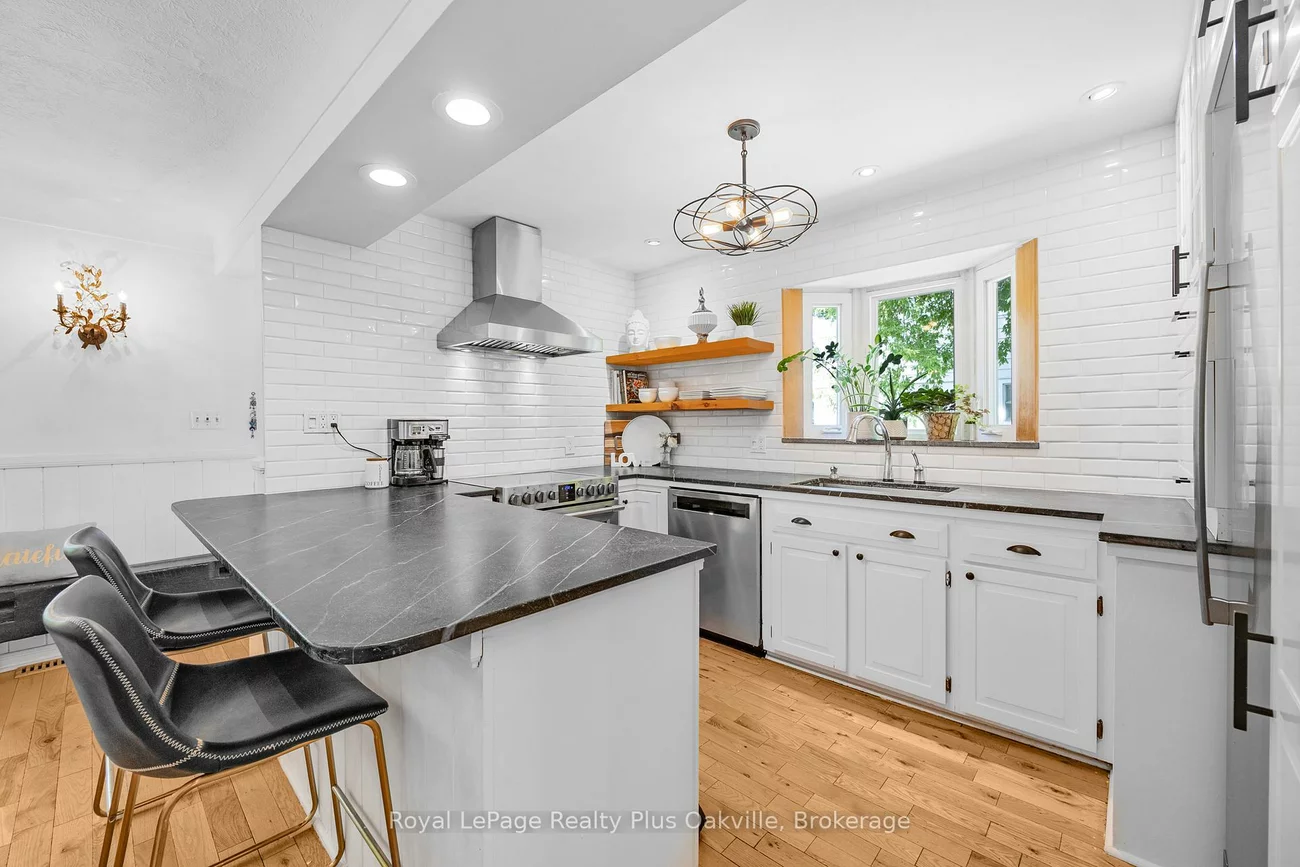 2386, Rebecca, 1001 - BR Bronte, Oakville