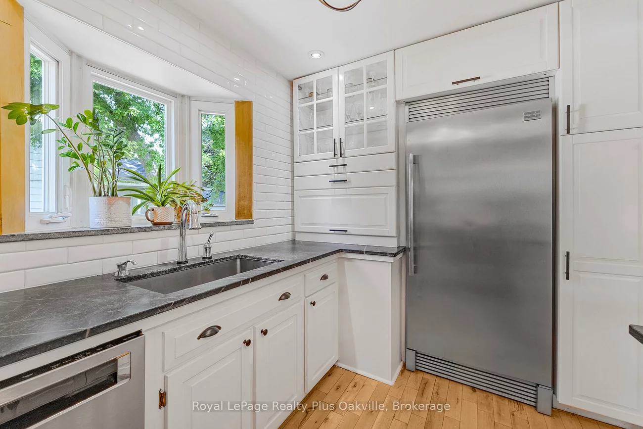 2386, Rebecca, 1001 - BR Bronte, Oakville