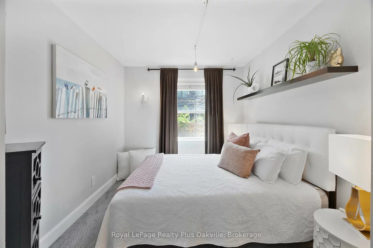 2386, Rebecca, 1001 - BR Bronte, Oakville