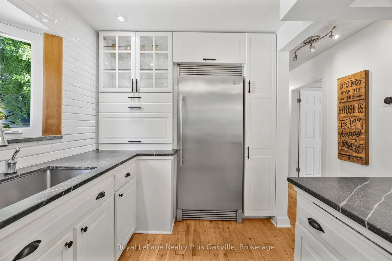 2386, Rebecca, 1001 - BR Bronte, Oakville