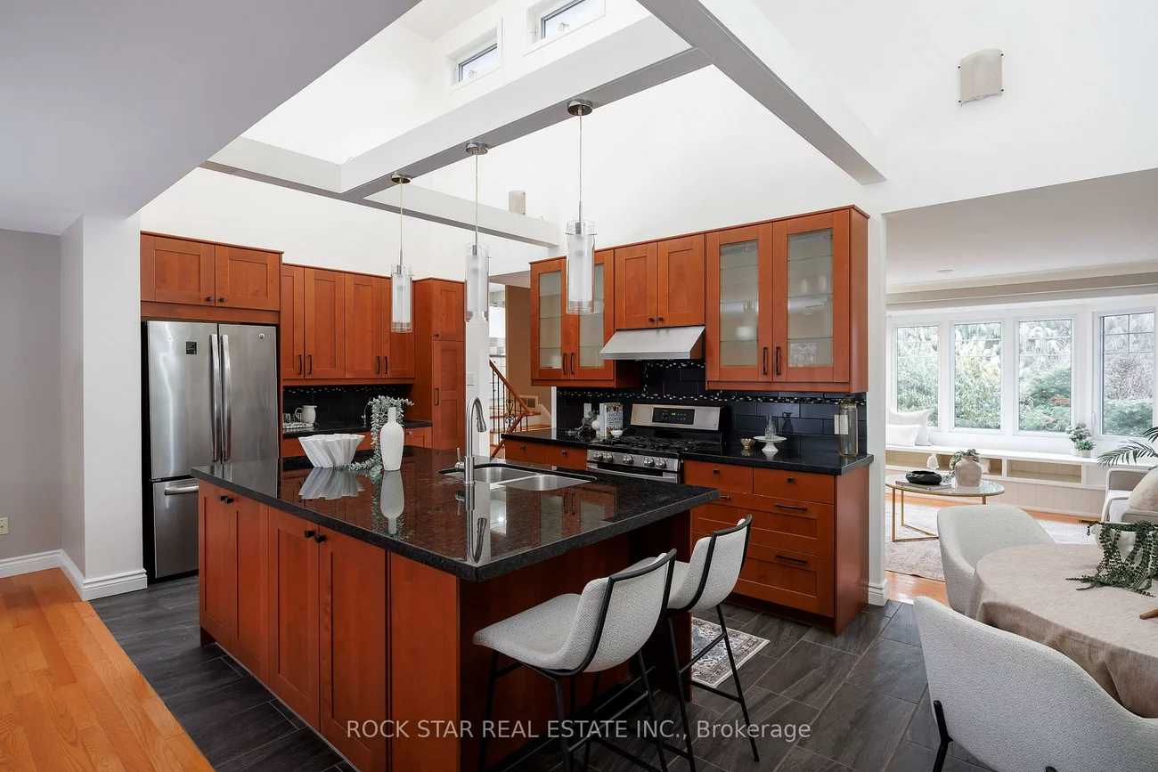 2144, Shelley, 1020 - WO West, Oakville