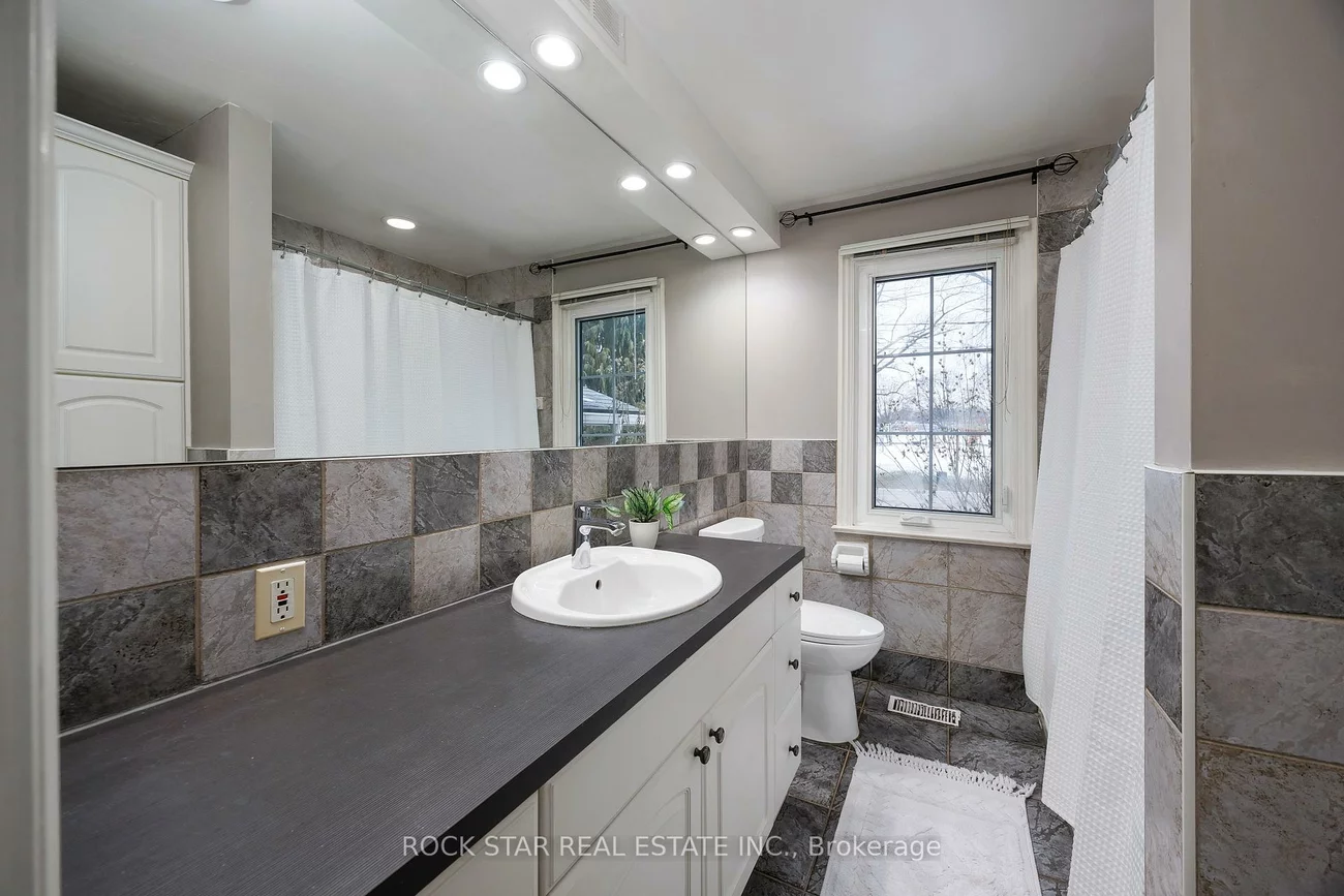 2144, Shelley, 1020 - WO West, Oakville