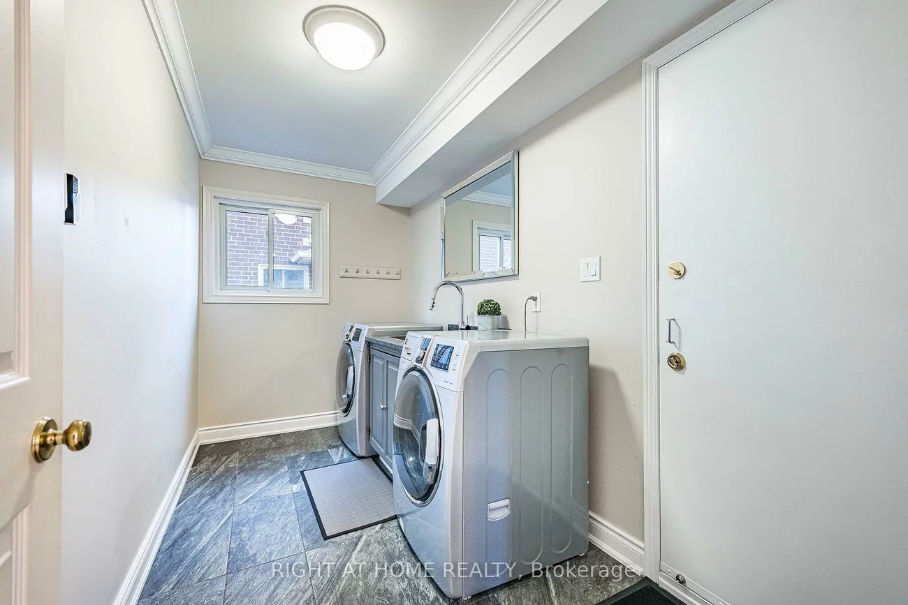 1114, Ballantry, 1018 - WC Wedgewood Creek, Oakville