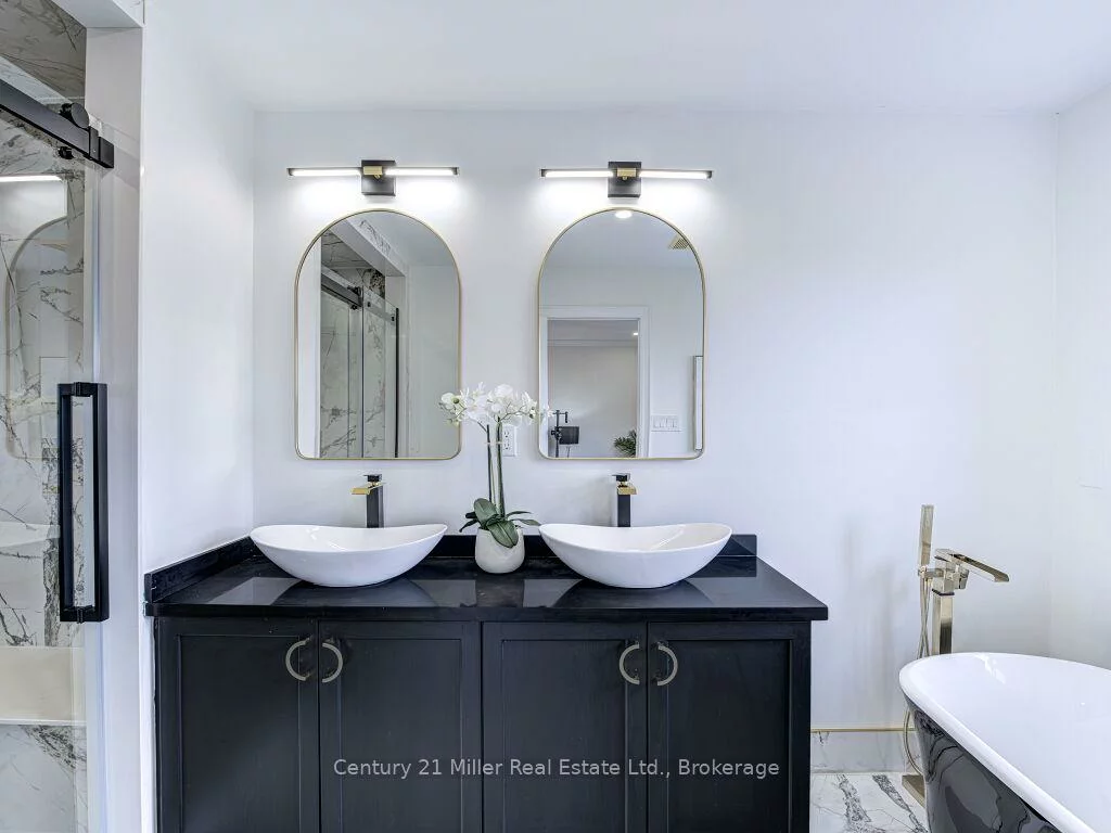 2094, Redstone, 1019 - WM Westmount, Oakville