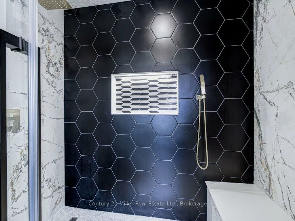 2094, Redstone, 1019 - WM Westmount, Oakville