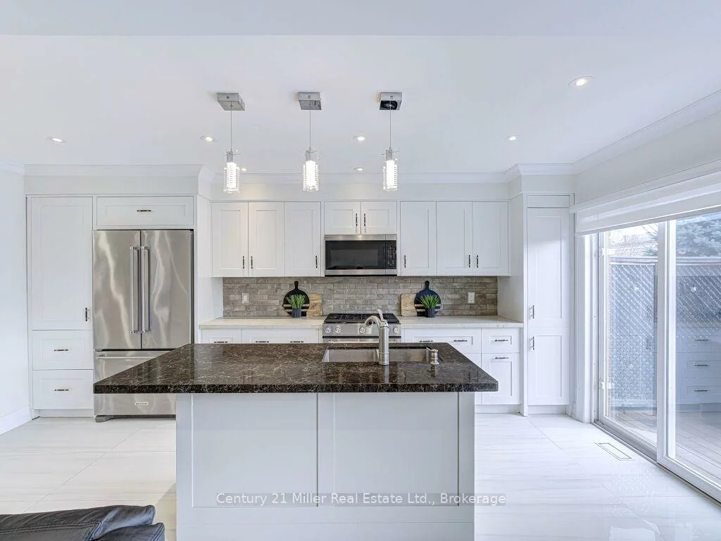 2094, Redstone, 1019 - WM Westmount, Oakville