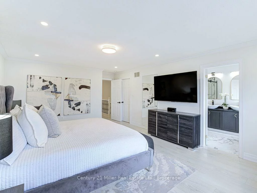 2094, Redstone, 1019 - WM Westmount, Oakville