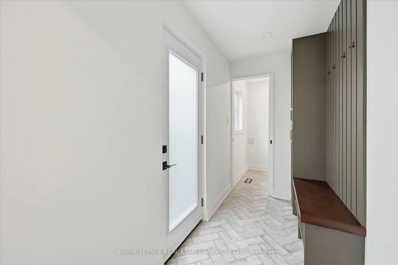 2212, Urwin, 1020 - WO West, Oakville