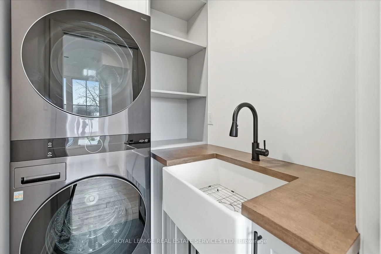 2212, Urwin, 1020 - WO West, Oakville