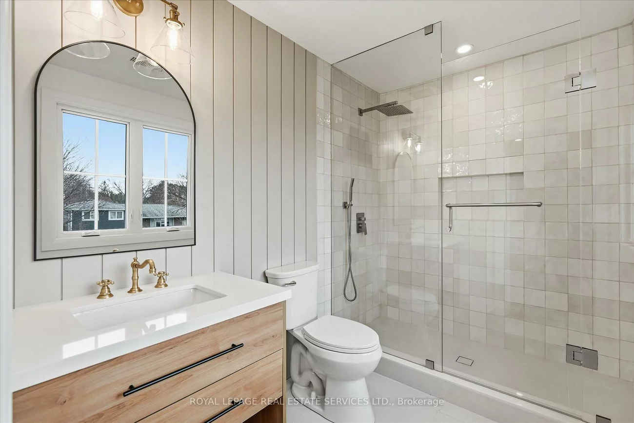 2212, Urwin, 1020 - WO West, Oakville