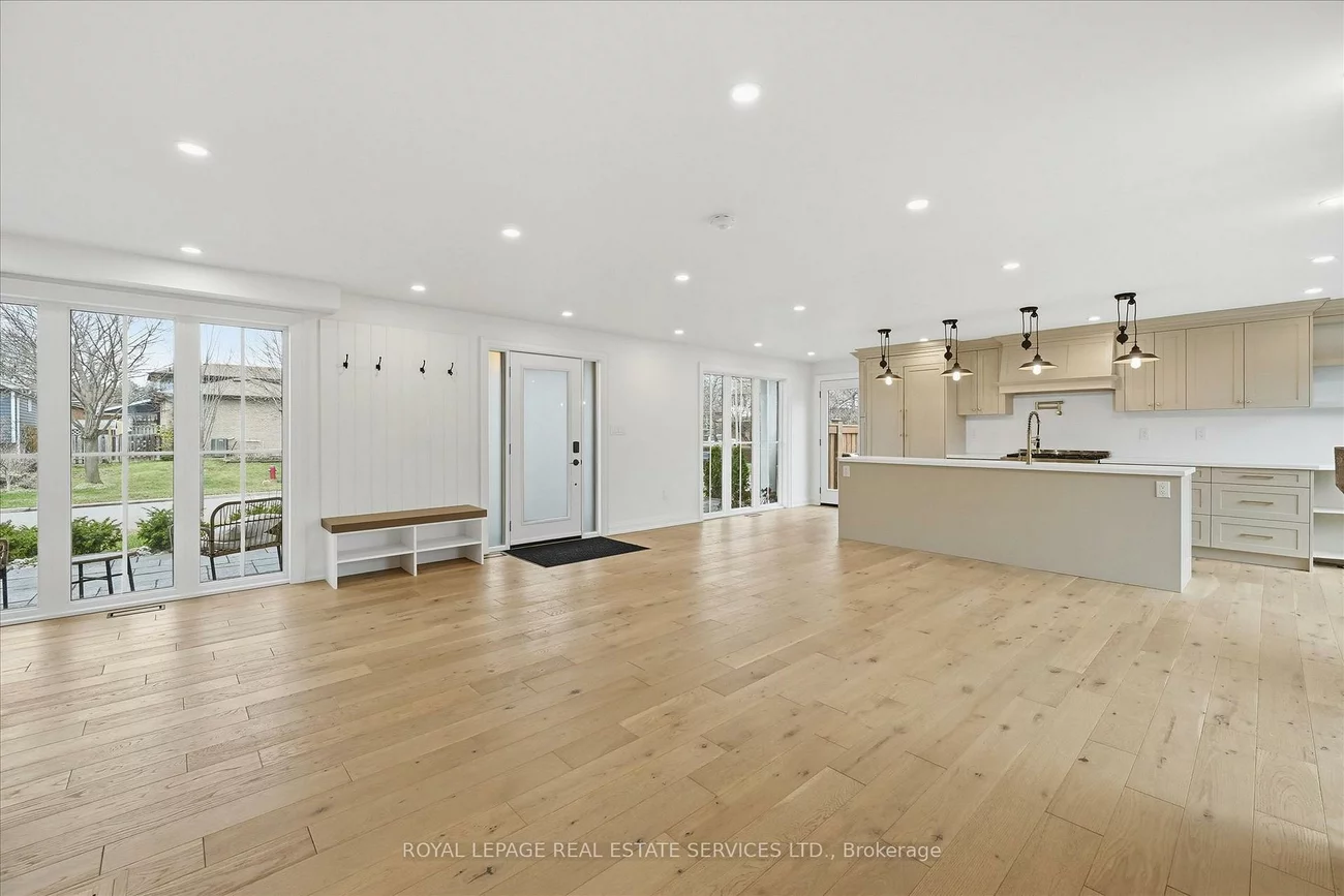 2212, Urwin, 1020 - WO West, Oakville
