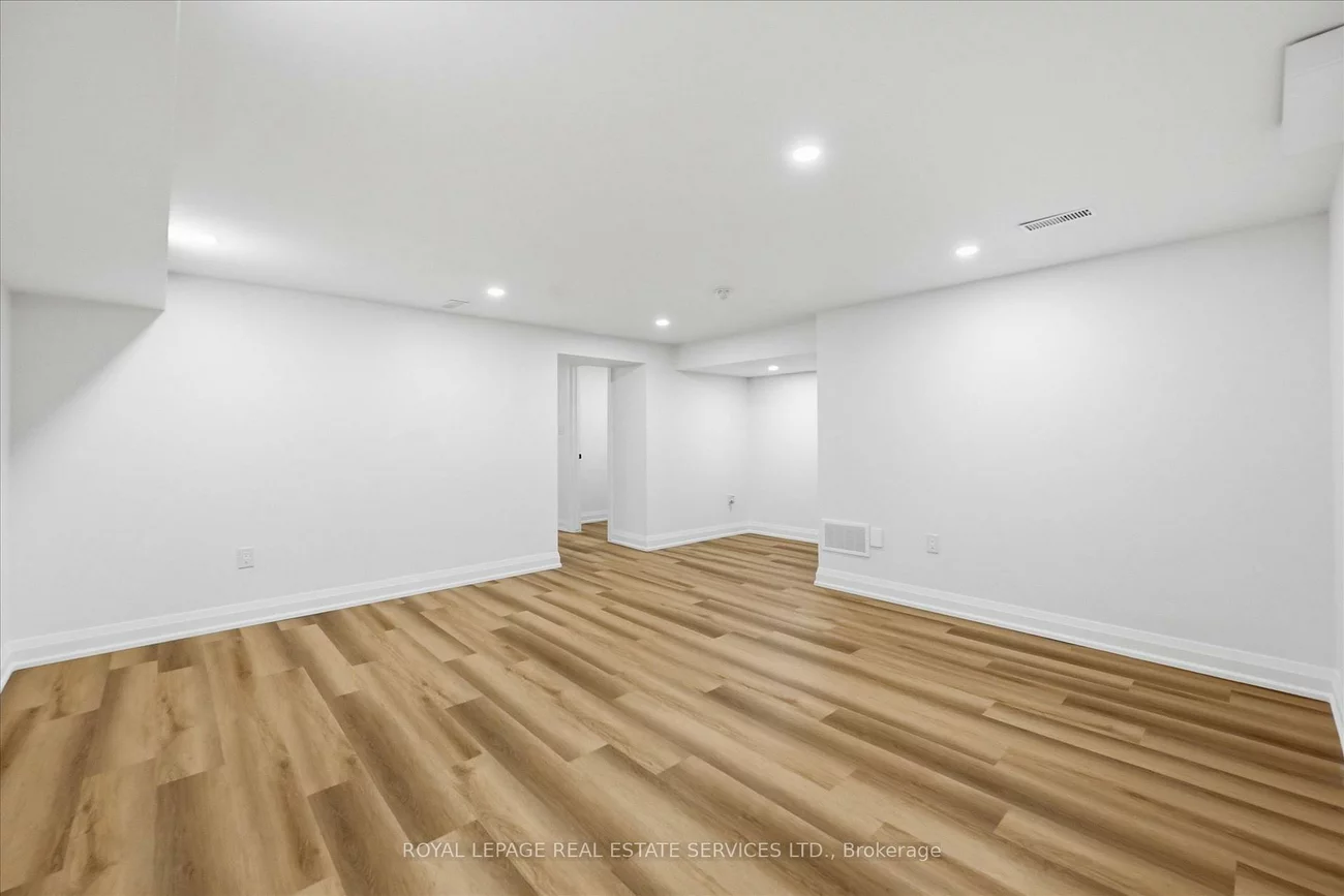 2212, Urwin, 1020 - WO West, Oakville