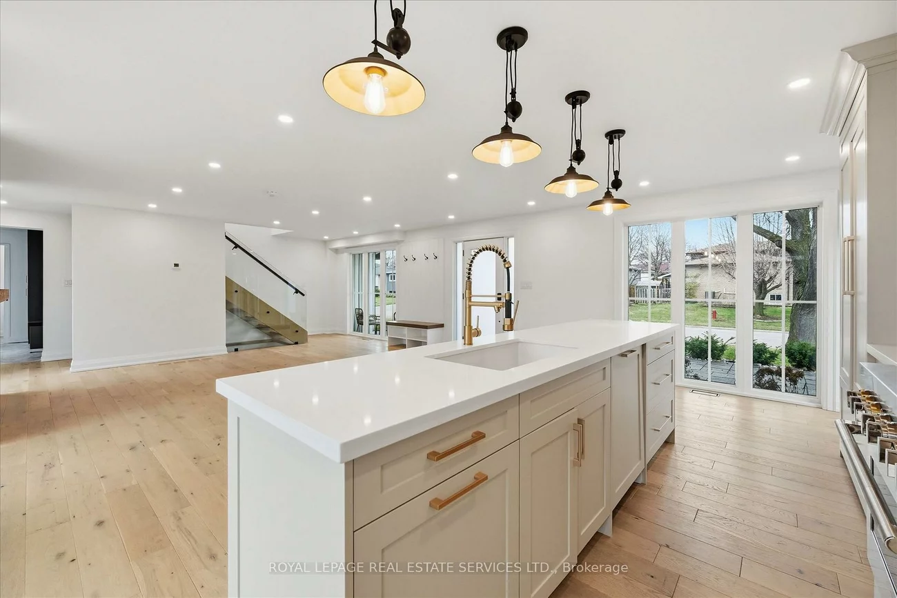 2212, Urwin, 1020 - WO West, Oakville