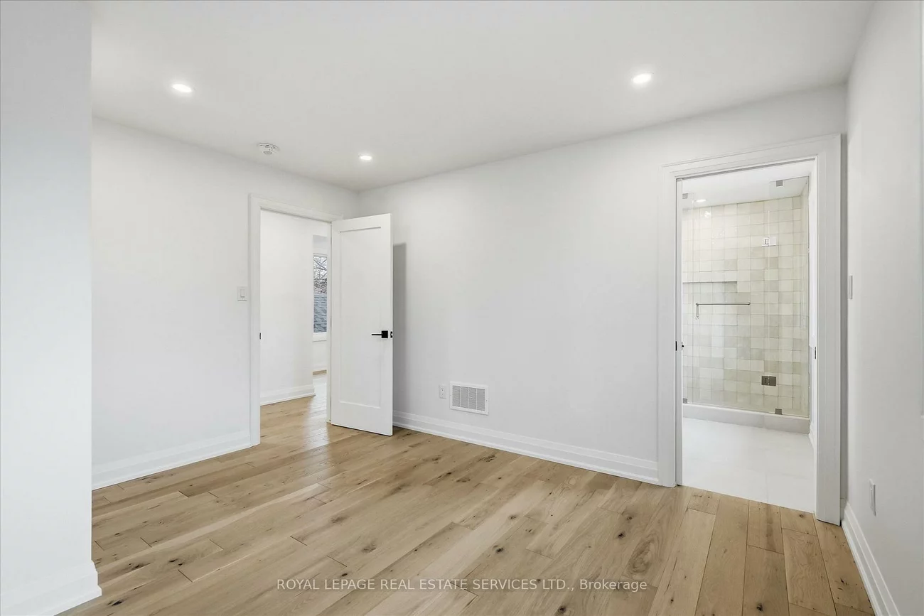 2212, Urwin, 1020 - WO West, Oakville