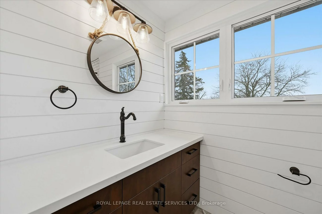 2212, Urwin, 1020 - WO West, Oakville