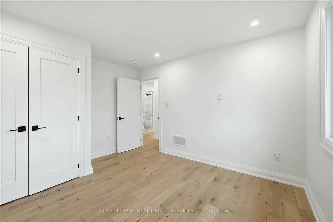 2212, Urwin, 1020 - WO West, Oakville