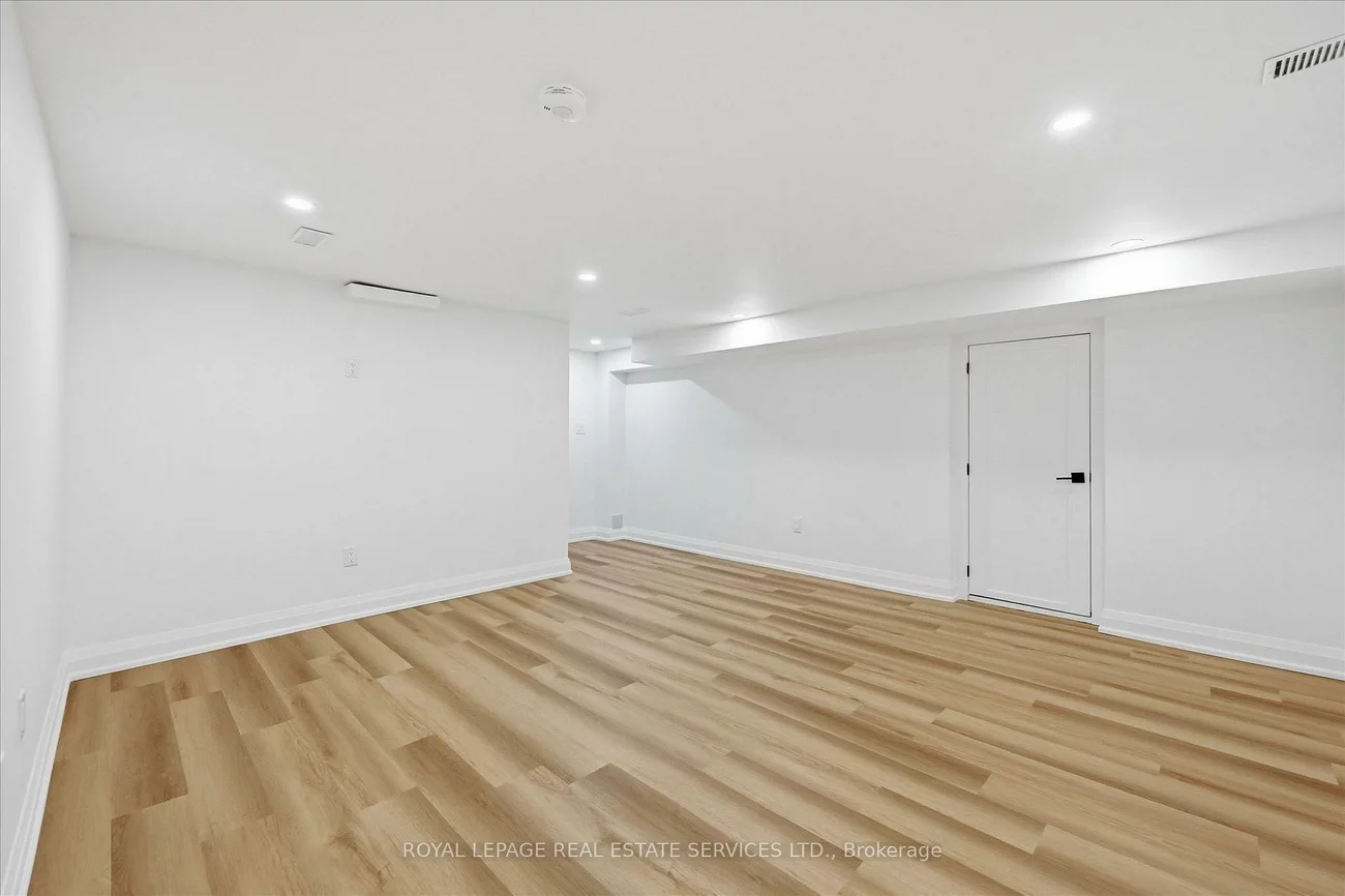 2212, Urwin, 1020 - WO West, Oakville
