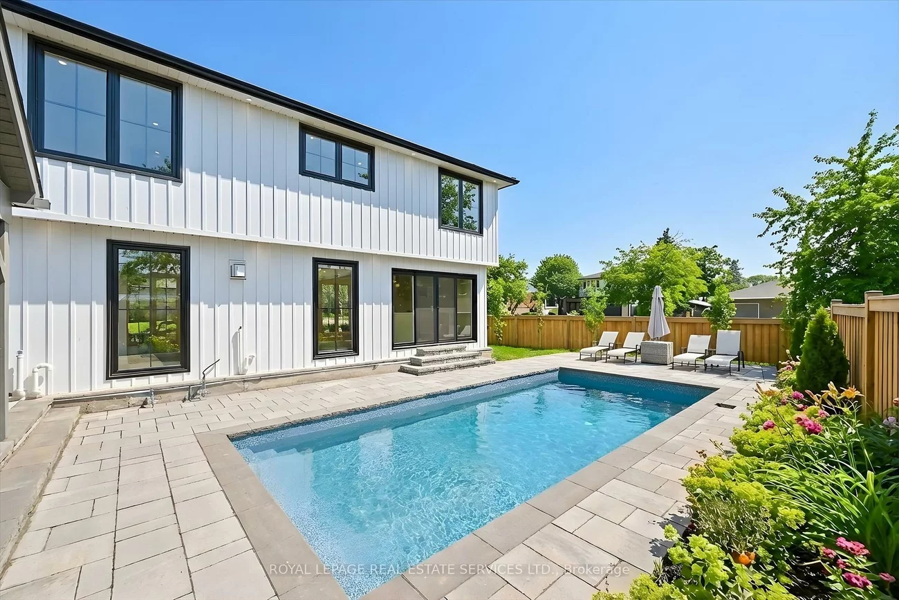 2212, Urwin, 1020 - WO West, Oakville