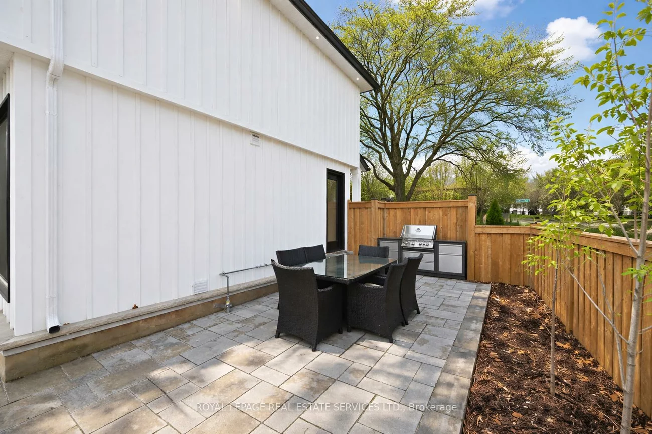 2212, Urwin, 1020 - WO West, Oakville