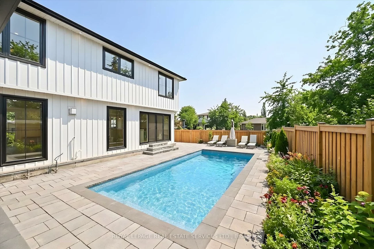 2212, Urwin, 1020 - WO West, Oakville