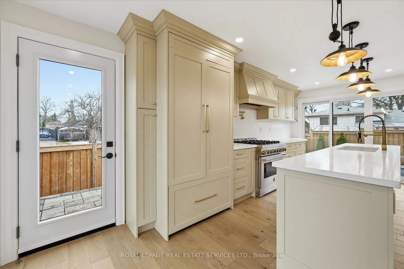 2212, Urwin, 1020 - WO West, Oakville