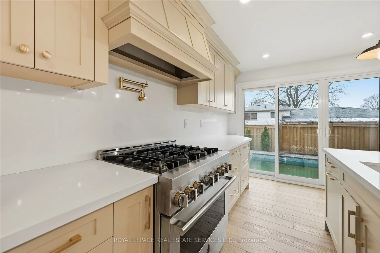 2212, Urwin, 1020 - WO West, Oakville