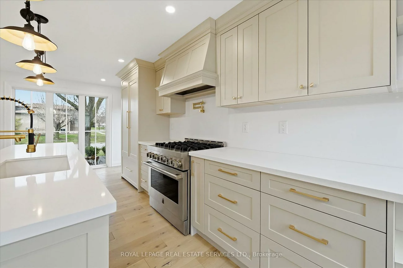 2212, Urwin, 1020 - WO West, Oakville