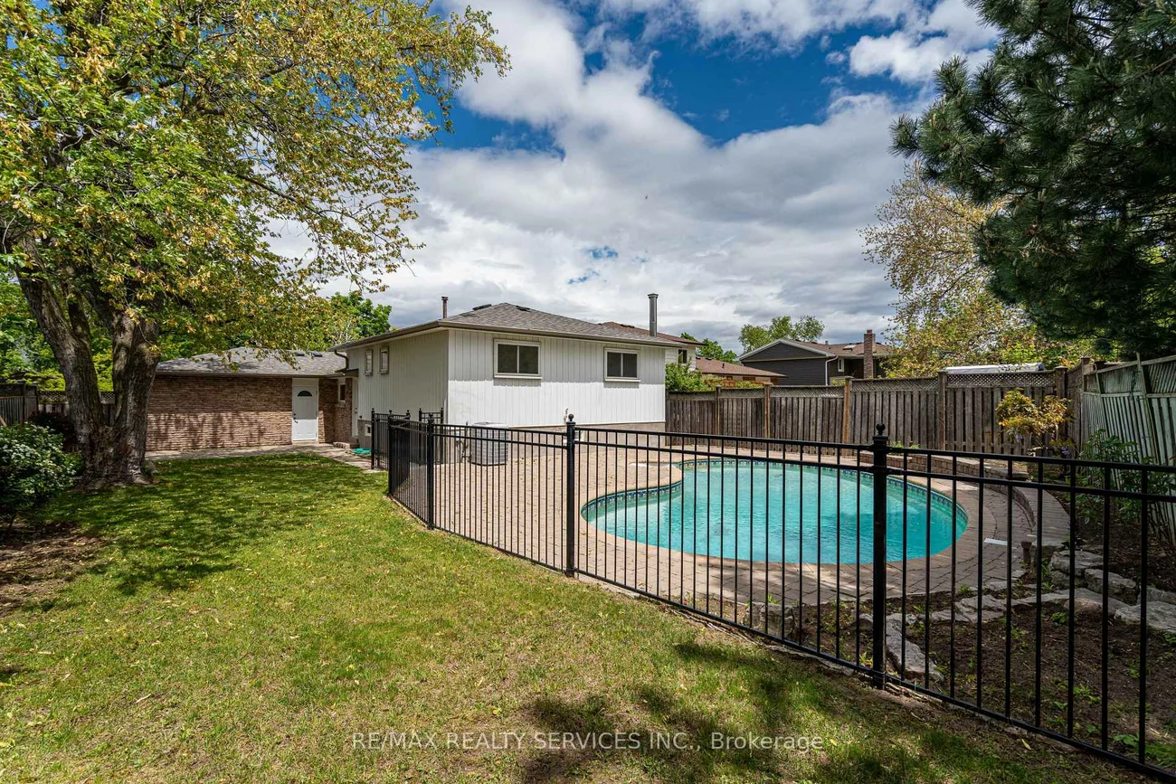 2296, Devon, 1006 - FD Ford, Oakville