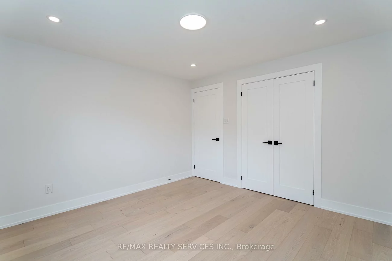 2296, Devon, 1006 - FD Ford, Oakville