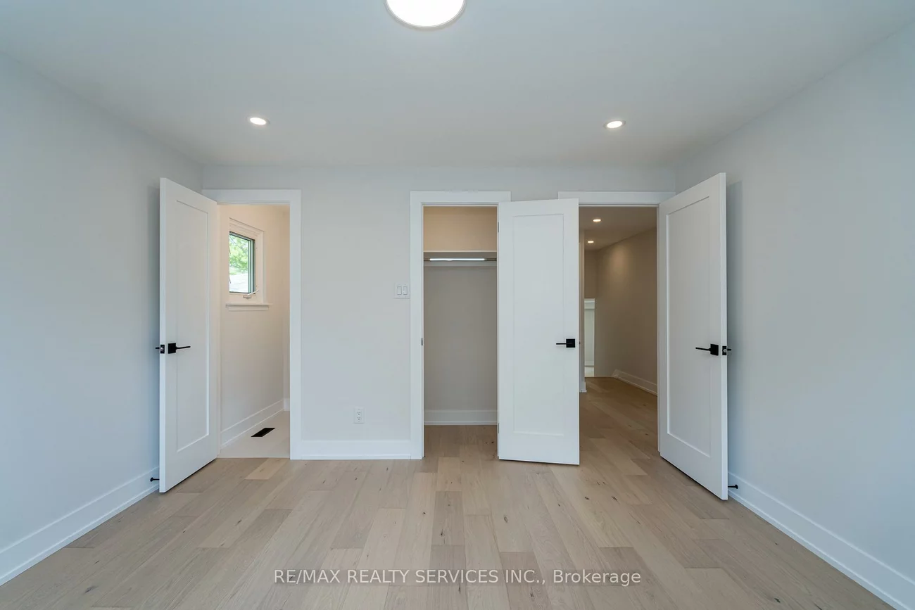 2296, Devon, 1006 - FD Ford, Oakville