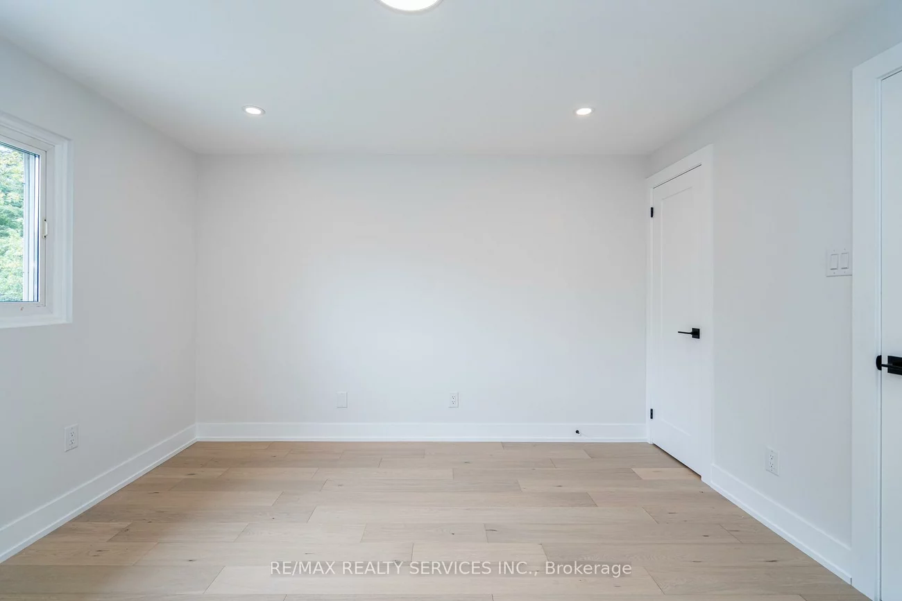 2296, Devon, 1006 - FD Ford, Oakville