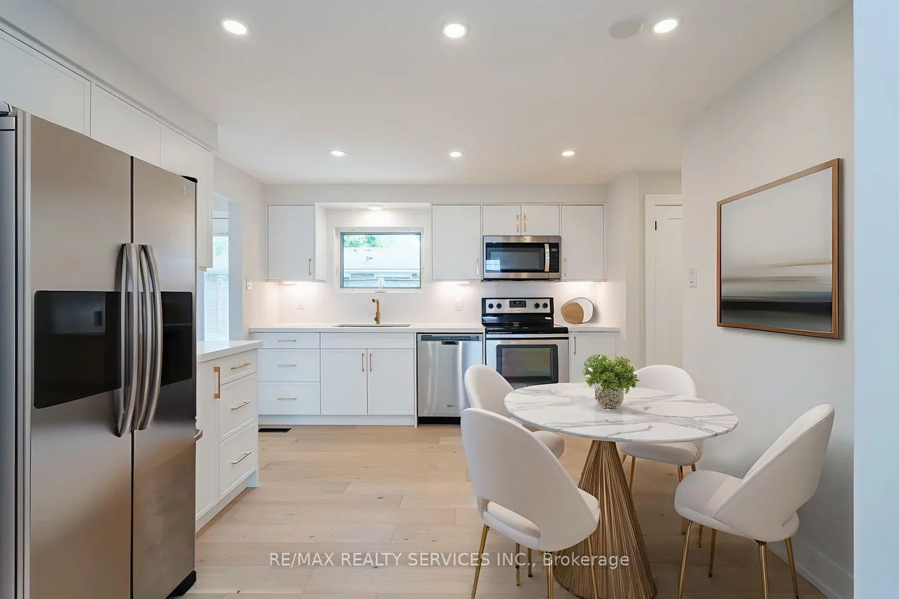 2296, Devon, 1006 - FD Ford, Oakville