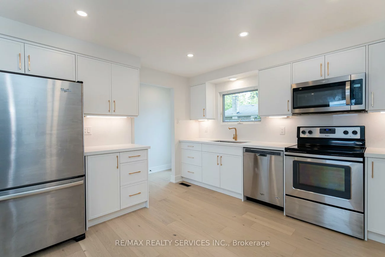 2296, Devon, 1006 - FD Ford, Oakville