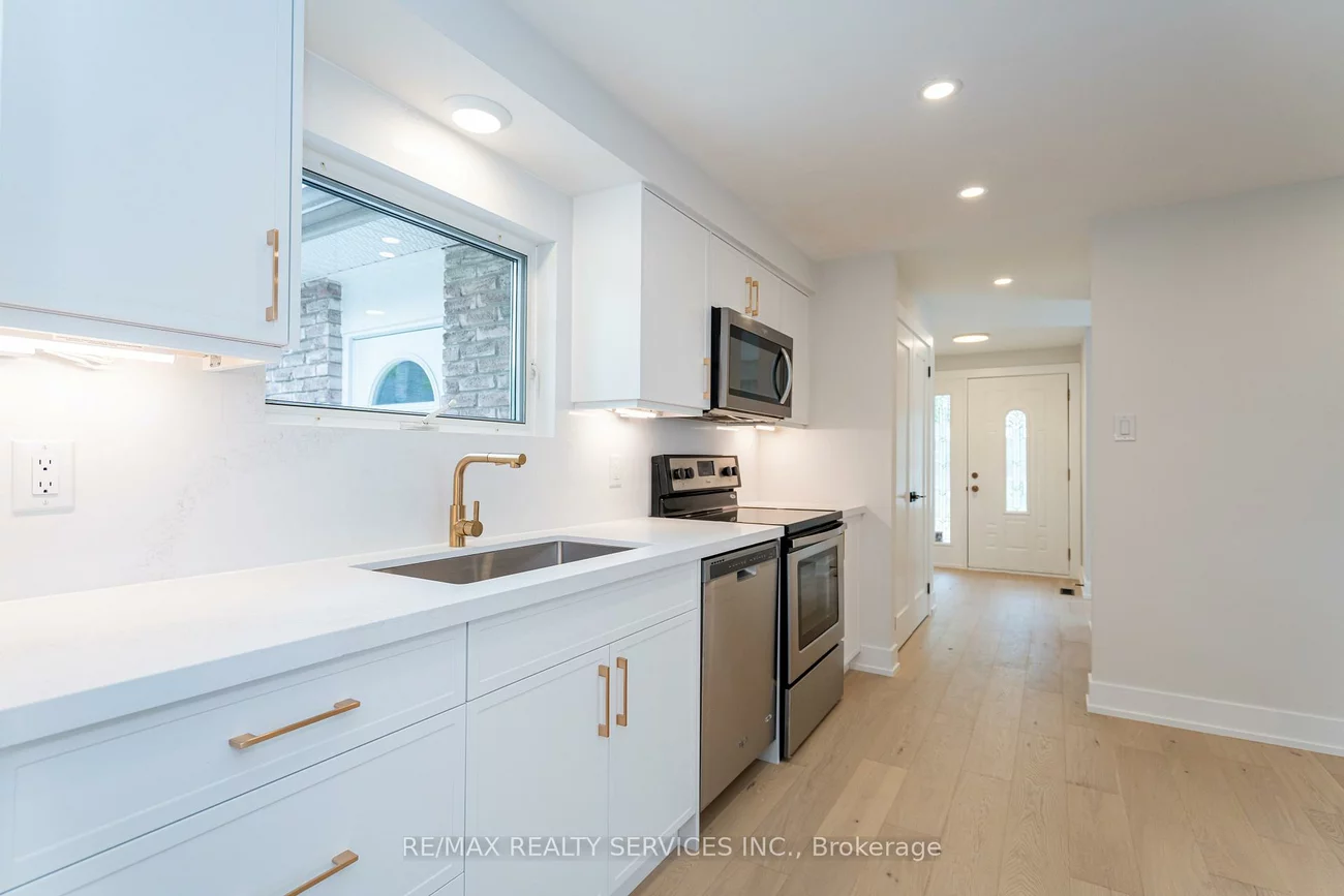 2296, Devon, 1006 - FD Ford, Oakville